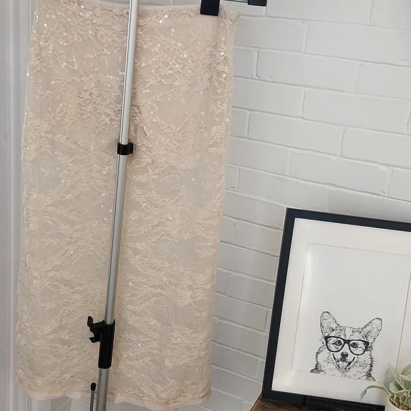 Elegant Cream Lace Skirt, Small - Picture 7 of 7